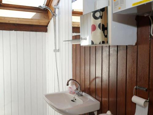 Koupelna v ubytování Three-Bedroom Holiday home in Vejers Strand 8