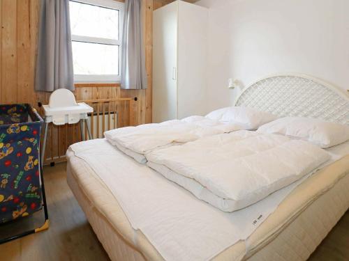 Postel nebo postele na pokoji v ubytování 10 person holiday home in Hadsund-By Traum