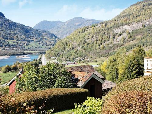 een uitzicht op een vallei met een rivier en bergen bij 6 person holiday home in Otta in Otta