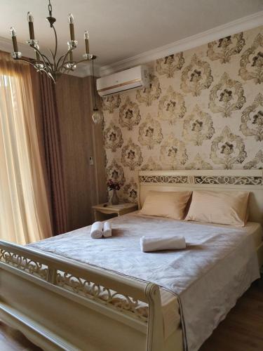 Llit o llits en una habitació de Piazza Batumi Guesthouse