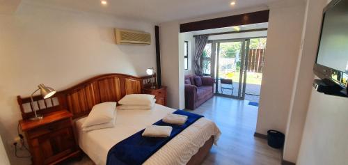 a bedroom with a bed with two towels on it at Knys-to-stay in Knysna