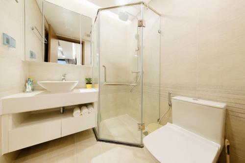 Phòng tắm tại Luxury 2BR Apartment @ Vinhomes Metropolis Hanoi