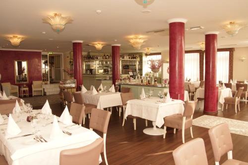 Hotel Waghäuseler Hof GmbHにあるレストランまたは飲食店