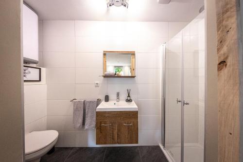 a bathroom with a sink and a shower at Eindhoven Inn in Eindhoven