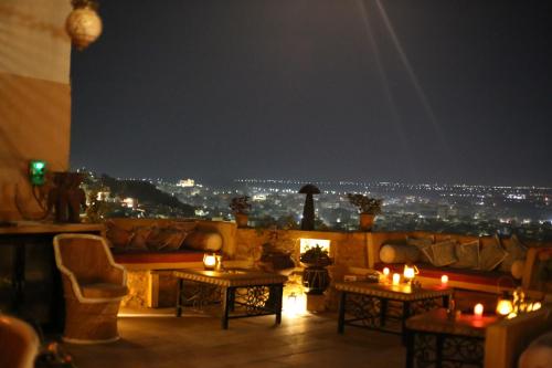Ruang duduk di Hotel Desert Boy's - Royal Stay On Fort