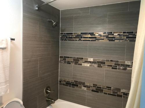Ένα μπάνιο στο Americas Best Value Inn Bowie