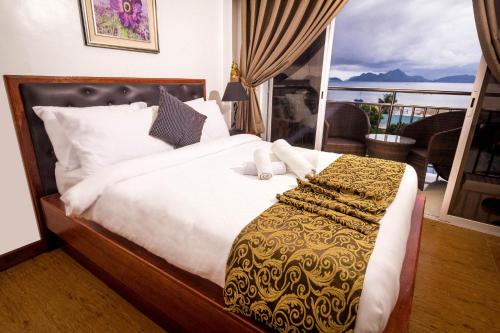 Postel nebo postele na pokoji v ubytování El Nido Royal Palm Inn