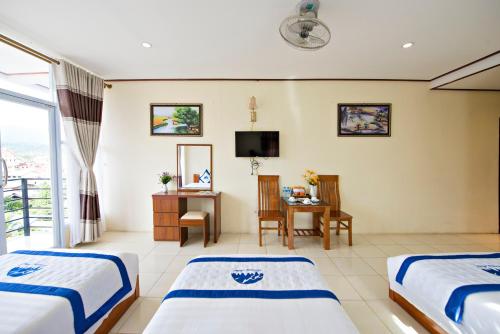 Ένα ή περισσότερα κρεβάτια σε δωμάτιο στο Annecy Hotel