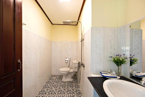 Ένα μπάνιο στο Annecy Hotel