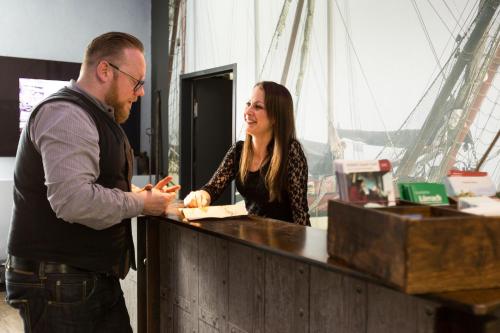 a man and a woman standing at a counter at Hotel Heimathafen in Lörrach