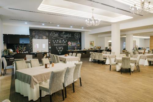 Restaurace v ubytování President Hotel by Hrazdan Hotel CJSC