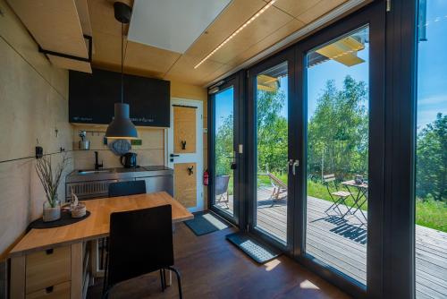 TV a/nebo společenská místnost v ubytování BERGHEIM Container Loft