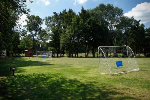 two soccer nets in a field with trees at 't Vosseven vakantiehuizen in Stramproy