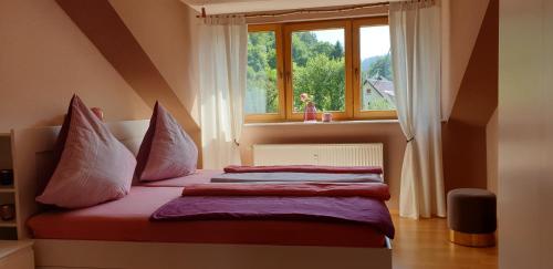 Voodi või voodid majutusasutuse Ferienwohnung Wolfsschlucht toas