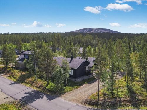 an aerial view of a house with a mountain in the background at Holiday Home Tuulenpuuska by Interhome in Äkäslompolo