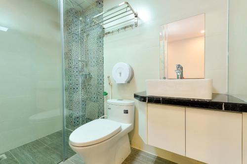a bathroom with a toilet and a sink and a shower at OYO 317 Kim Cuong Hotel 2 in Hanoi