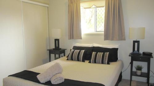 A bed or beds in a room at Bunya Vista Accommodation
