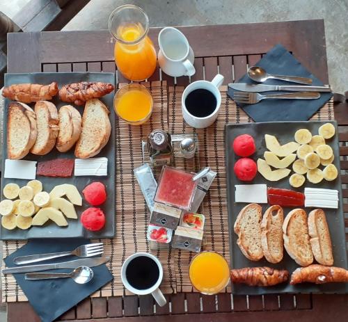 a table with breakfast foods and drinks on a grill at Las Casas de Isu in Villaviciosa