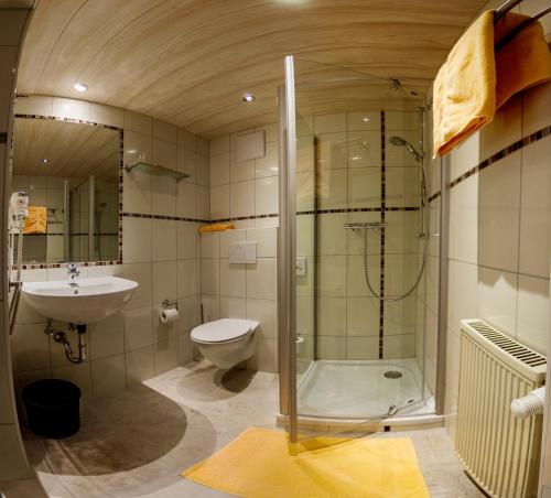 Phòng tắm tại Hotel-Restaurant Bauer-Keller