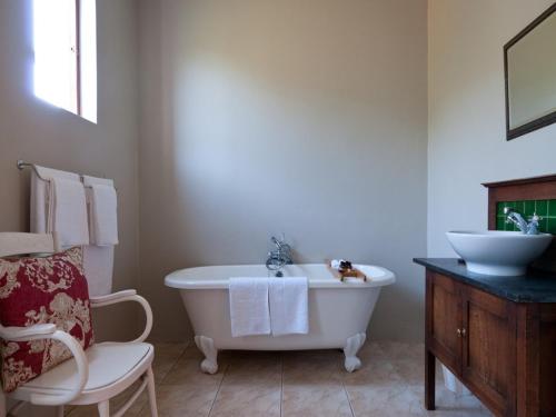 Ένα μπάνιο στο Leeuwenbosch Country House - Amakhala Game Reserve
