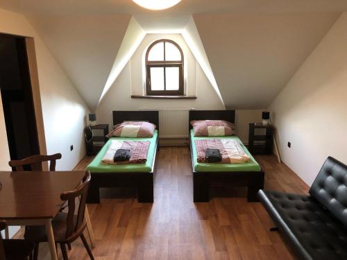 Postel nebo postele na pokoji v ubytování Restaurace U Kostela