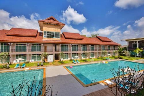 an image of a resort with a swimming pool at Southern Airport Hatyai in Hat Yai