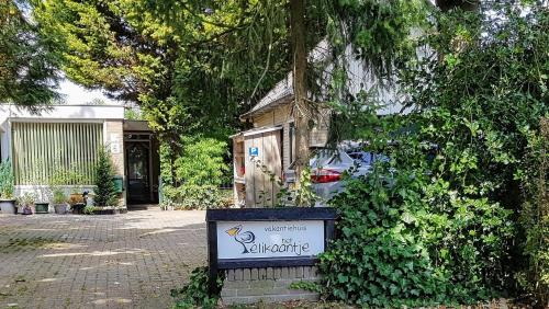a sign in front of a house with a building at het Pelikaantje in Werkhoven