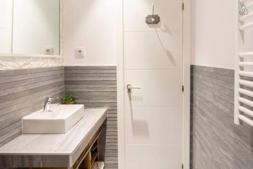 Fantastic Apartment in Madrid Center barrio de las Letras Caixaforum