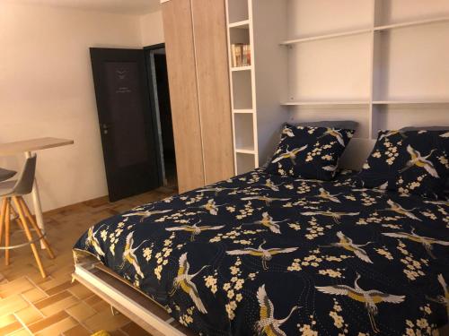 Postel nebo postele na pokoji v ubytování L'ÉPERVIER BLANC