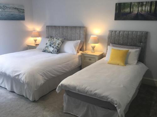 Un pat sau paturi într-o cameră la Glebe House