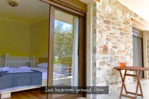 Postel nebo postele na pokoji v ubytování Astris Traditional Private Villa