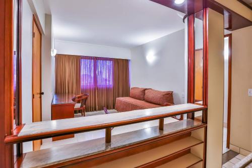 Ruang duduk di Golden Tulip Goiania Address