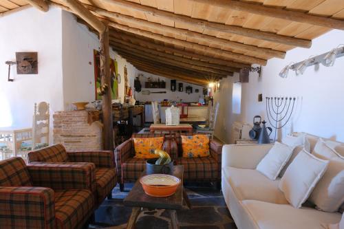 a living room with couches and a table at Monte do Vale in Vila Boim