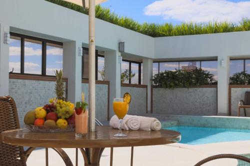 Kolam renang di atau dekat dengan Golden Tulip Goiania Address