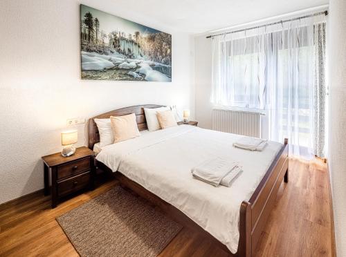 Postel nebo postele na pokoji v ubytování Apartmani Zeder Plitvička jezera