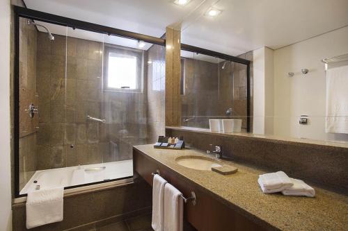 A bathroom at Windsor Plaza Brasilia