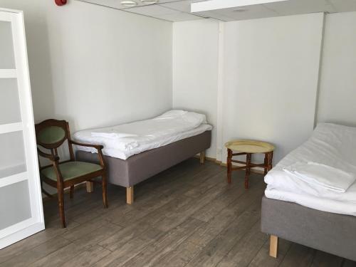 Postel nebo postele na pokoji v ubytování Hjalmar’s Hotel