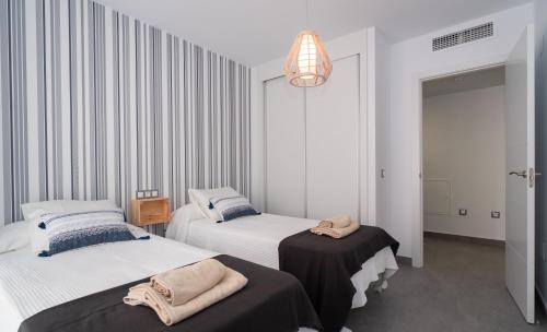 Sur Suites La Dorada, centricos soleados a pocos metros de la Playa y con Parking Opcional