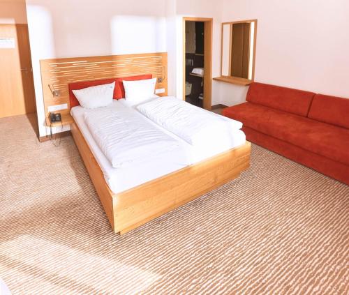 
Ein Bett oder Betten in einem Zimmer der Unterkunft Gasthof-Hotel Pietsch
