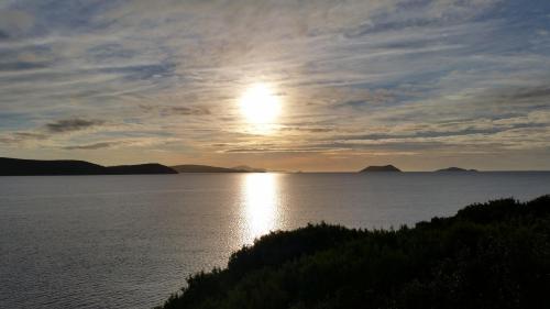 a sun setting over a large body of water at C'est La Vie Bed & Breakfast in Albany