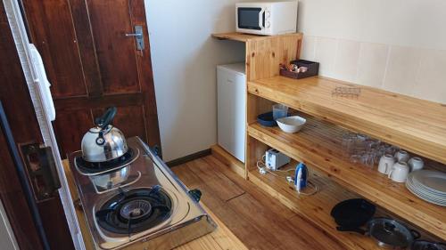 Dapur atau dapur kecil di StableWood Lodge