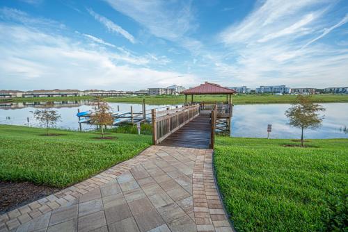 Only 5 Miles from Disney! Free Water Park! 2 Bed, 2 Bath Condo, Sleeps 8 photo 19