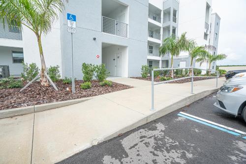 Only 5 Miles from Disney! Free Water Park! 2 Bed, 2 Bath Condo, Sleeps 8 photo 20