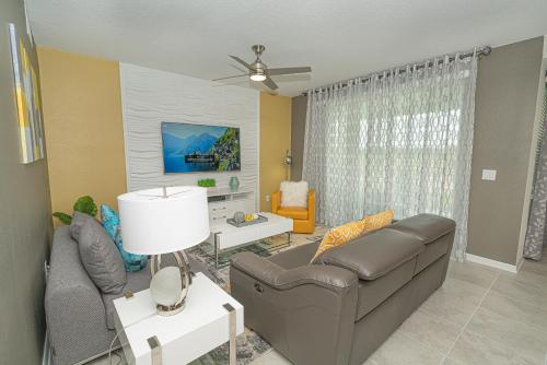 Only 5 Miles from Disney! Free Water Park! 2 Bed, 2 Bath Condo, Sleeps 8 photo 25