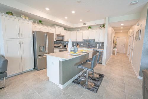 Only 5 Miles from Disney! Free Water Park! 2 Bed, 2 Bath Condo, Sleeps 8 photo 26