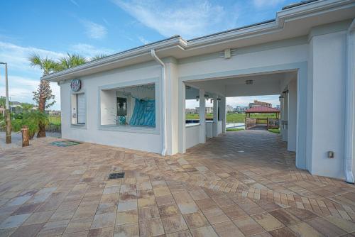 Only 5 Miles from Disney! Free Water Park! 2 Bed, 2 Bath Condo, Sleeps 8 photo 32