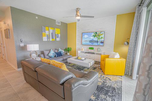 Only 5 Miles from Disney! Free Water Park! 2 Bed, 2 Bath Condo, Sleeps 8 photo 7