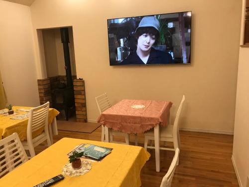 Televízia a/alebo spoločenská miestnosť v ubytovaní Himawari