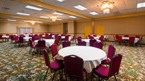Εστιατόριο ή άλλο μέρος για φαγητό στο Best Western Woodhaven Inn