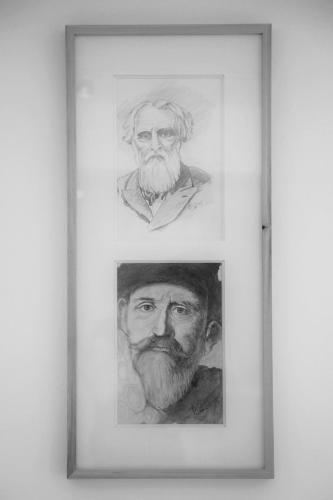 two drawings of a man with a beard in a frame at B&B Tempelhof in Ghent
